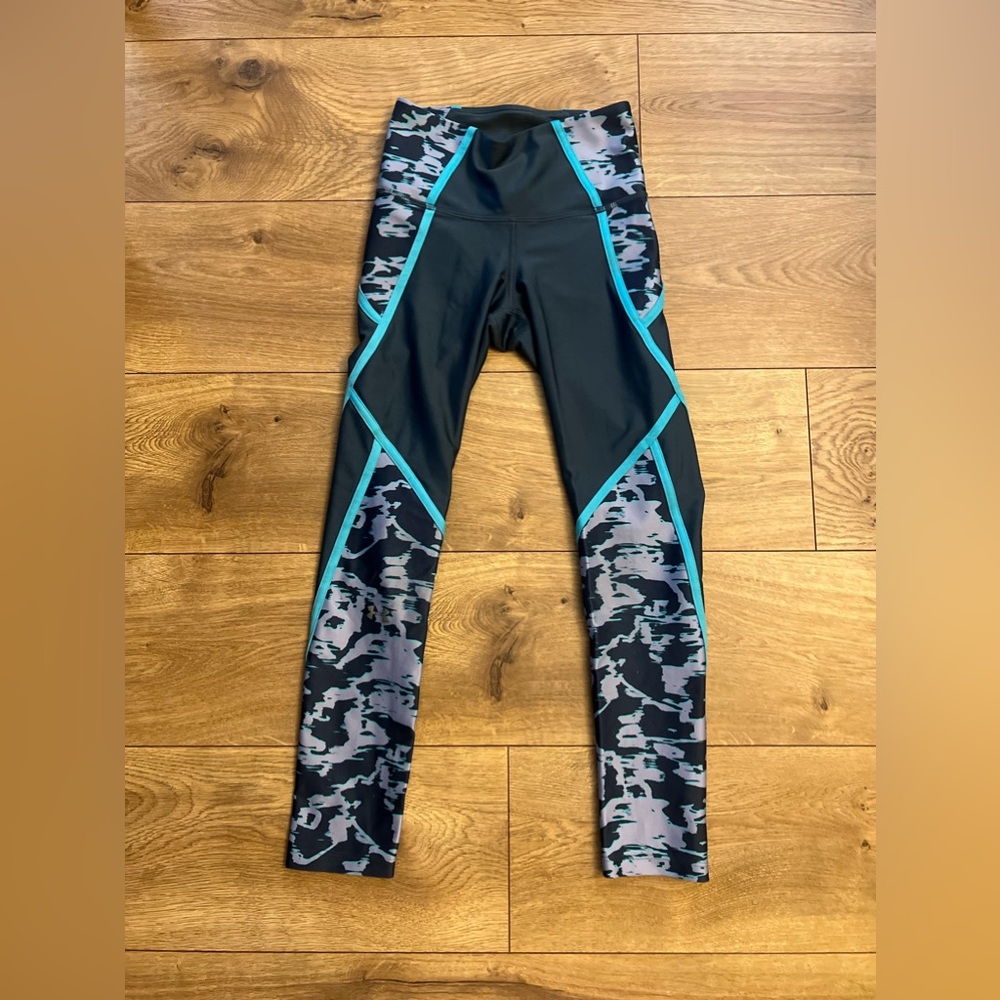 Blue and gray under armor leggings
